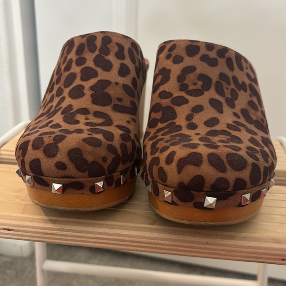 Wide Width Leopard Clog - Picture 3 of 6